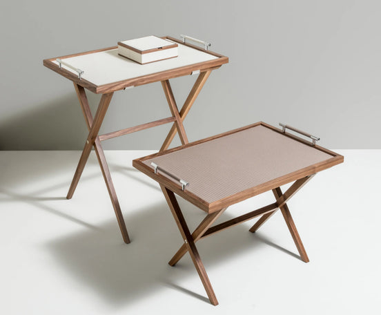 Pinetti Dedalo Sidebord – foldbart designbord i mørk eg eller valnød, ægte læderoverflade, 65×45 cm (H44/H68 cm)