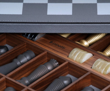Pinetti Chess & Checkers Game Board – luksus 41 × 41 cm skak- og damespil i valnød & ægte læder