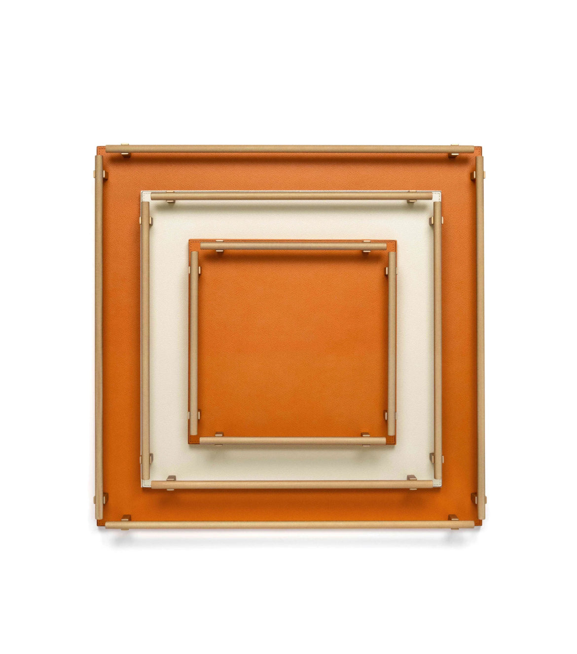 Pinetti Robert Bakke – firkantet serveringsbakke i håndlavet italiensk læder og metalfinish, 28 × 28 til 69 × 69 cm