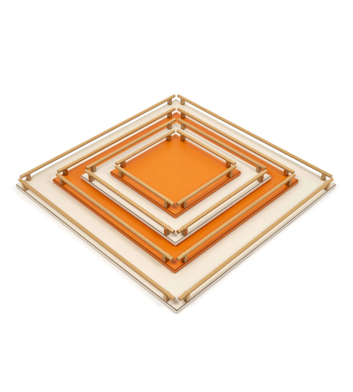 Pinetti Robert Bakke – firkantet serveringsbakke i håndlavet italiensk læder og metalfinish, 28 × 28 til 69 × 69 cm