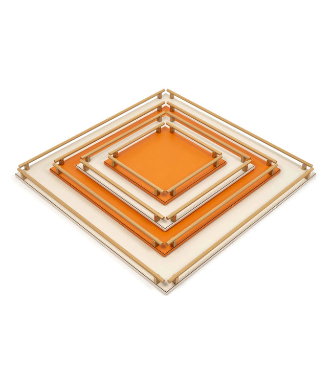 Pinetti Robert Bakke – firkantet serveringsbakke i håndlavet italiensk læder og metalfinish, 28 × 28 til 69 × 69 cm