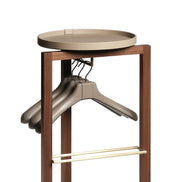 Pinetti Achille Valet-stand – herreværelse-stativ i valnøddetræ med messingdetaljer og ægte læderbakker