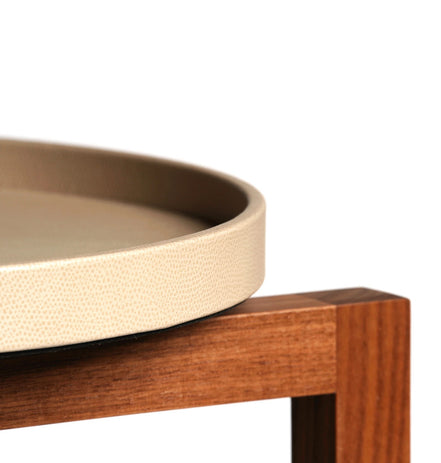 Pinetti Achille Valet-stand – herreværelse-stativ i valnøddetræ med messingdetaljer og ægte læderbakker