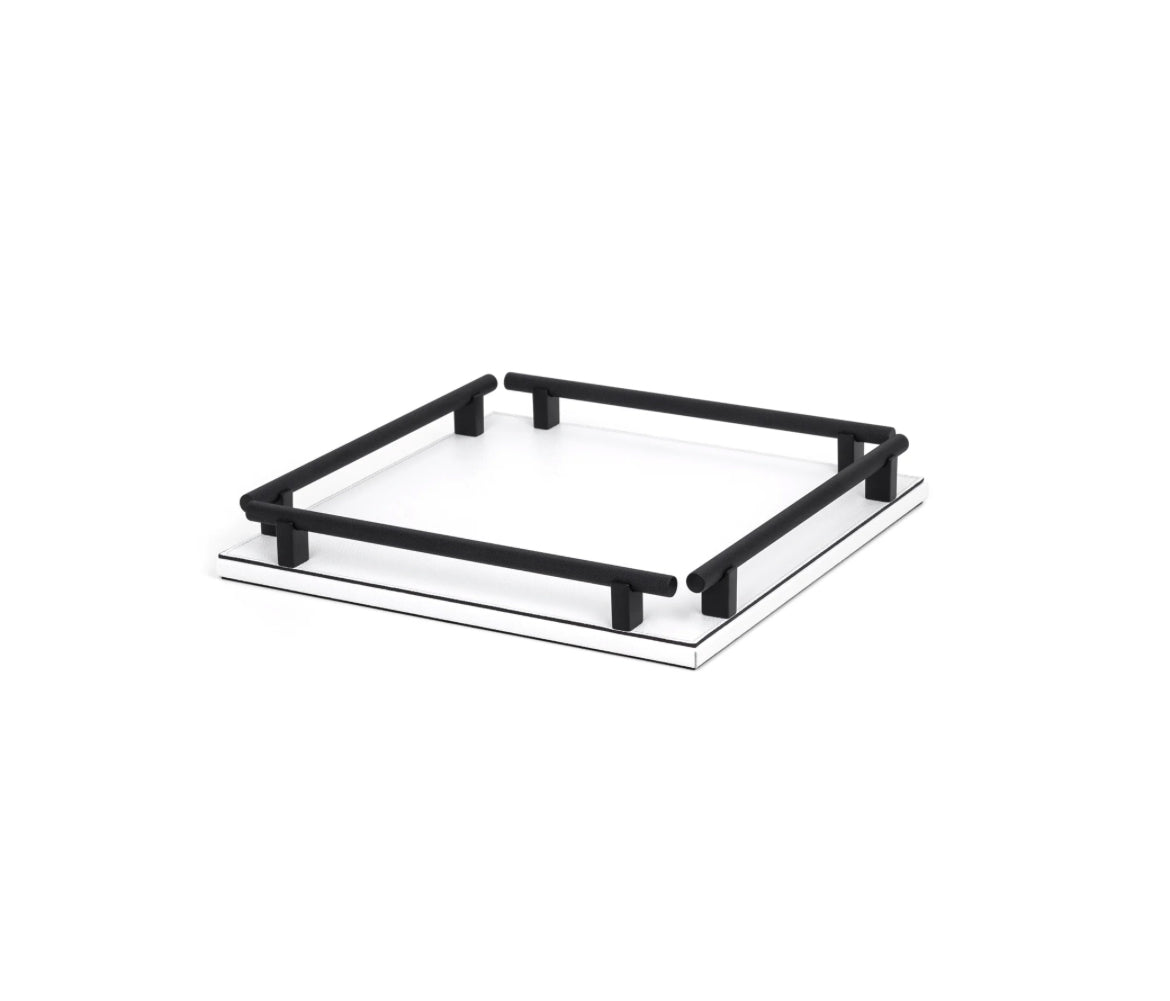 Pinetti Robert Bakke – firkantet serveringsbakke i håndlavet italiensk læder og metalfinish, 28 × 28 til 69 × 69 cm