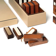 Pinetti Pisa Tower – skræddersyet luksus ‘Jenga’-sæt i italiensk læder og valnøddetræ