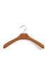 Pinetti Coat Hanger – Premium bøjle i træstruktur med nubuck- eller kalveskindslæder, 40 × 5,5 cm, non-slip finish til eksklusiv garderobe