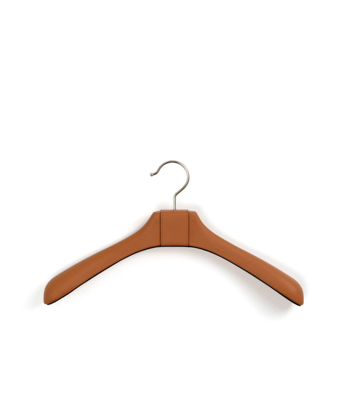 Pinetti Coat Hanger – Premium bøjle i træstruktur med nubuck- eller kalveskindslæder, 40 × 5,5 cm, non-slip finish til eksklusiv garderobe