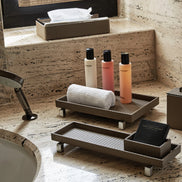 Pinetti Rialto Bakke – rektangulær serveringsbakke i italiensk ægte læder med messing-kantskinner, 50 × 35 cm