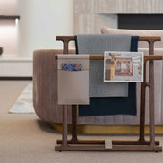 Pinetti Chelsea Tæppe-/Opbevaringsstativ – Valnødstræ og aftagelig læderlomme, 75×26×H81 cm