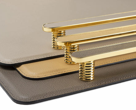 Pinetti Venaria – elegant serveringsbakke - italiensk læder med metalhåndtag (flere størrelser)