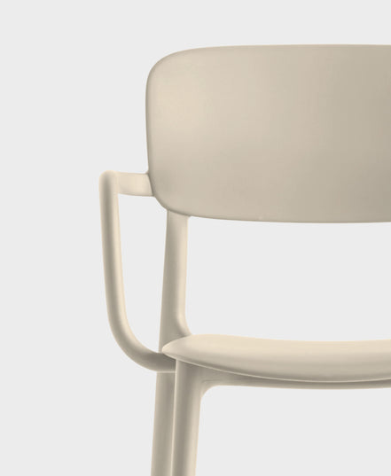 Calligaris LIBERTY Spisebordsstol – letvægt stol i polypropylen | Velegnet både inde og ude, stakbar op til 4 stole, designet af Archirivolto