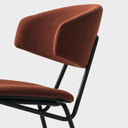 Calligaris Sophia Spisebordsstol – polstret stol med elegant stel i metalstang og betrukket sæde & ryg i stof eller ægte læder