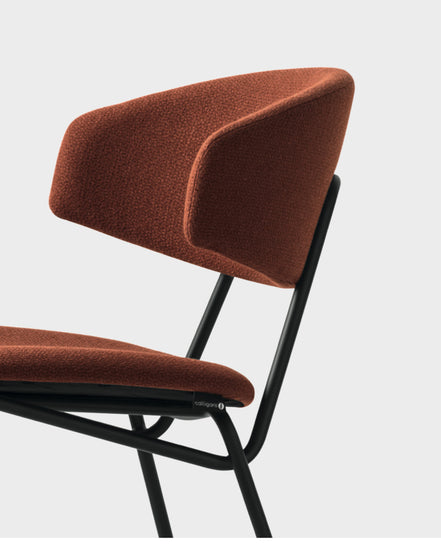 Calligaris Sophia Spisebordsstol – polstret stol med elegant stel i metalstang og betrukket sæde & ryg i stof eller ægte læder