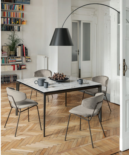 Calligaris Sophia Spisebordsstol – polstret stol med elegant stel i metalstang og betrukket sæde & ryg i stof eller ægte læder