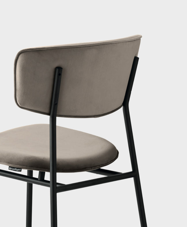 Calligaris FIFTIES Spisebordsstol – polstret stol i velour eller skind med slank metalramme