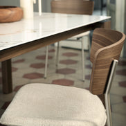 Calligaris FIFTIES Spisebordsstol – polstret stol i velour eller skind med slank metalramme