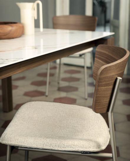 Calligaris FIFTIES Spisebordsstol – polstret stol i velour eller skind med slank metalramme