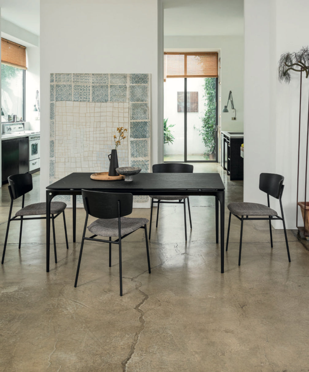 Calligaris FIFTIES Spisebordsstol – polstret stol i velour eller skind med slank metalramme