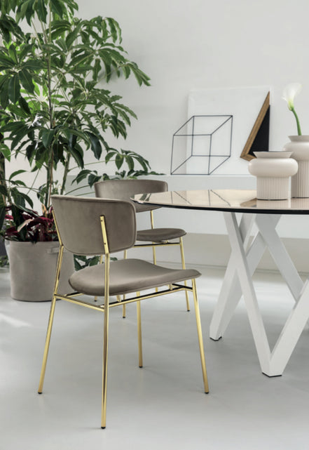 Calligaris FIFTIES Spisebordsstol – polstret stol i velour eller skind med slank metalramme