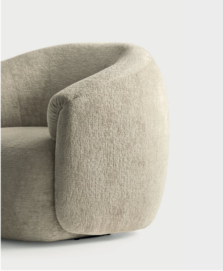 Calligaris Haven Lounge Stol – polstret loungestol med drejefod, bløde afrundede former og omfavnende armlæn.