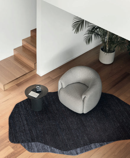 Calligaris Haven Lounge Stol – polstret loungestol med drejefod, bløde afrundede former og omfavnende armlæn.