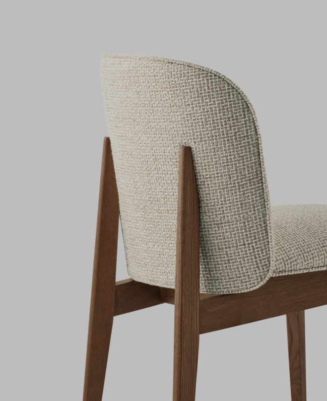 Calligaris ABREY Spisebordsstol – polstret stol med buet ryg, massiv træramme, designet af Buratti