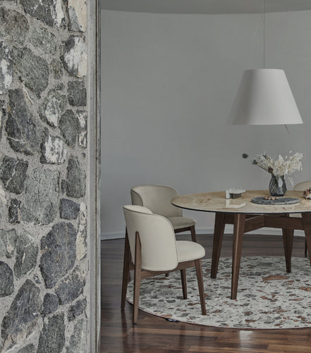 Calligaris ABREY Spisebordsstol – polstret stol med buet ryg, massiv træramme, designet af Buratti