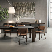 Calligaris CLAIRE Spisebordsstol – polstret stol med sæde og ryg i stof/læder, massiv asketræsramme, designet af Orlandini