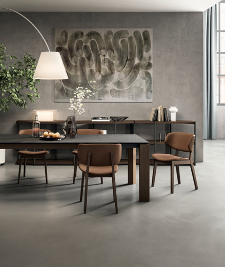 Calligaris CLAIRE Spisebordsstol – polstret stol med sæde og ryg i stof/læder, massiv asketræsramme, designet af Orlandini