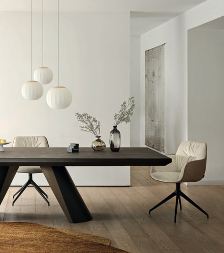 Calligaris Cocoon Lænestol – polstret lænestol med kraftigt skumfys og træben, designet af Edi & Paolo Ciani