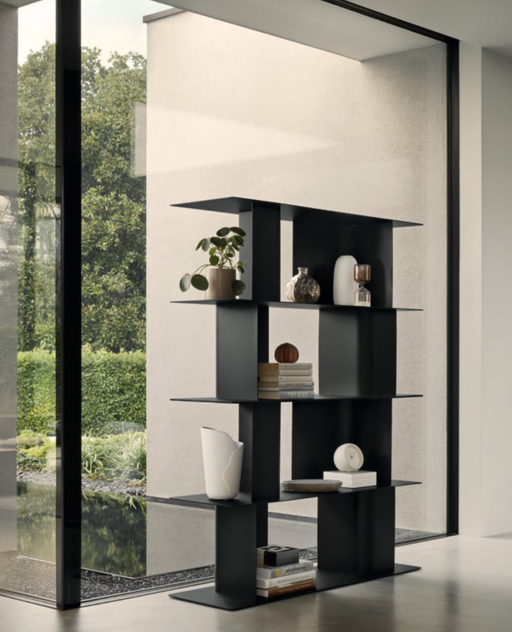 Calligaris CARV Reol – modulopbygget reol i sort pulverlakeret stål med buede stolper