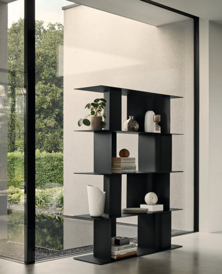 Calligaris CARV Reol – modulopbygget reol i sort pulverlakeret stål med buede stolper