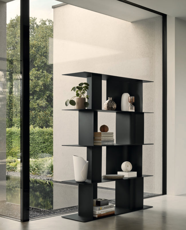 Calligaris CARV Reol – modulopbygget reol i sort pulverlakeret stål med buede stolper