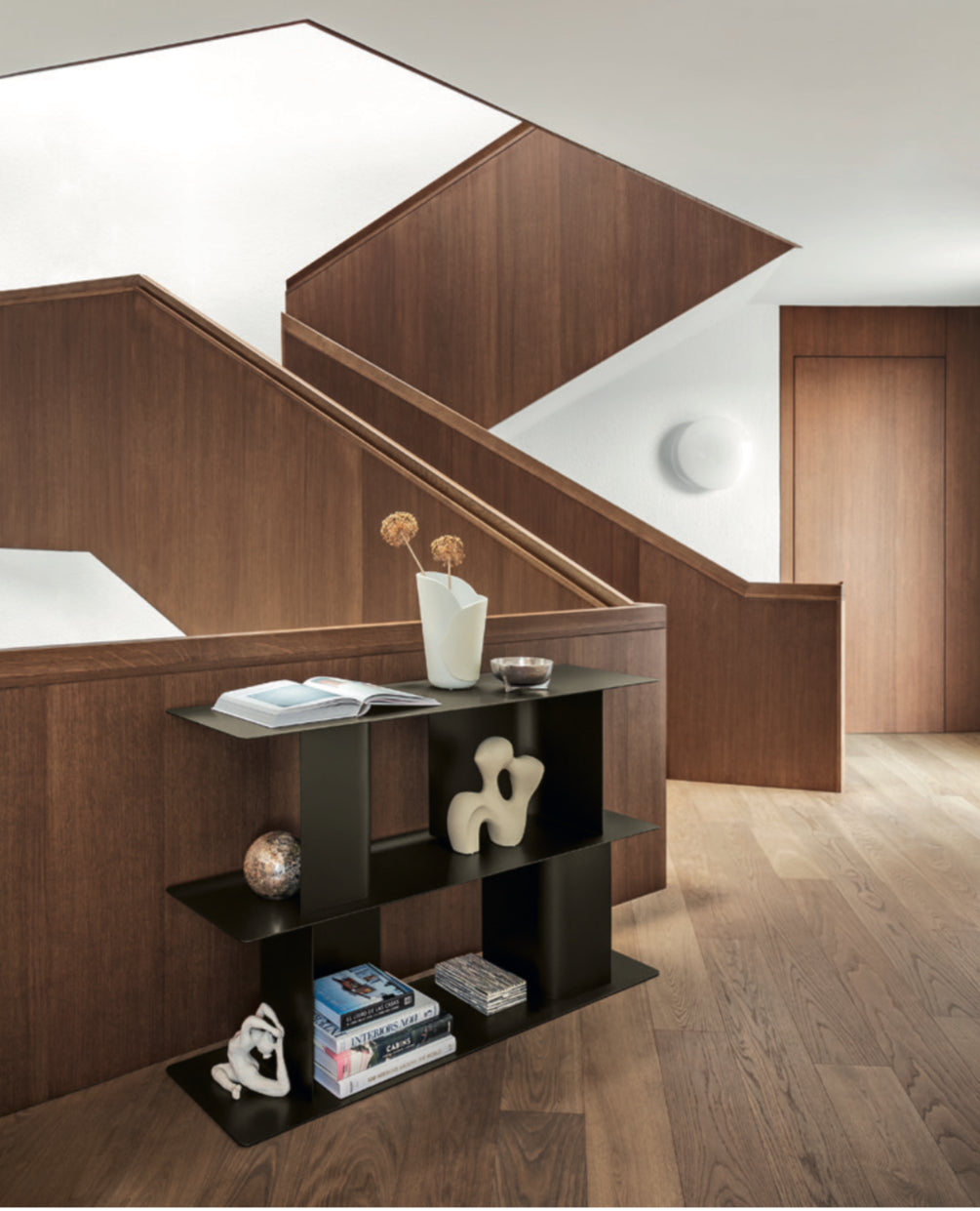 Calligaris CARV Reol – modulopbygget reol i sort pulverlakeret stål med buede stolper