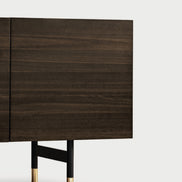 Calligaris HORIZON Skænk – 4-dørs­skænk i massiv træ, metal bund og hævet kantplade, til moderne stue eller spisestue