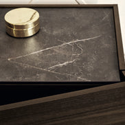 Calligaris HORIZON Skænk – 4-dørs­skænk i massiv træ, metal bund og hævet kantplade, til moderne stue eller spisestue