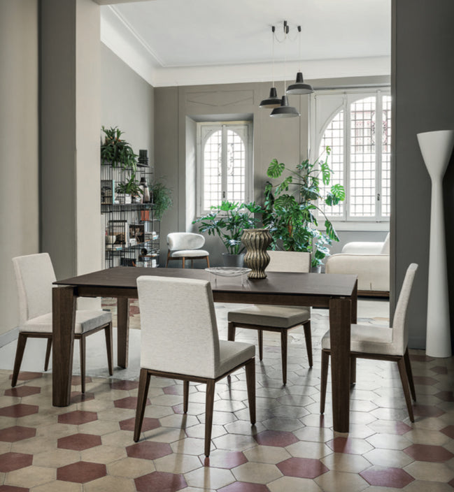 Calligaris ALPHA - udtrækkeligt spisebord i massiv træ og keramiktop, kompromisløst italiensk design