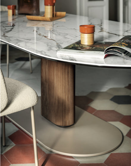 Calligaris CAMEO – oval udtrækkelig spise-/mødebord med central kolonne i metal og top i keramik eller træ