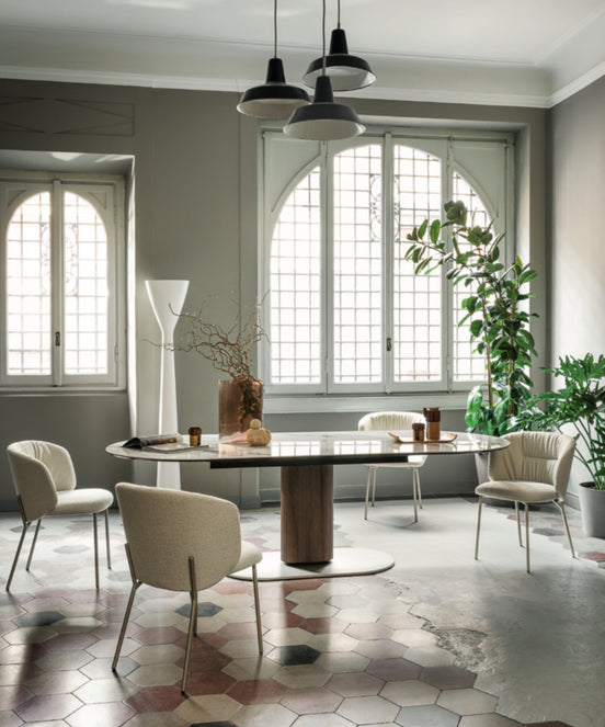 Calligaris CAMEO – oval udtrækkelig spise-/mødebord med central kolonne i metal og top i keramik eller træ