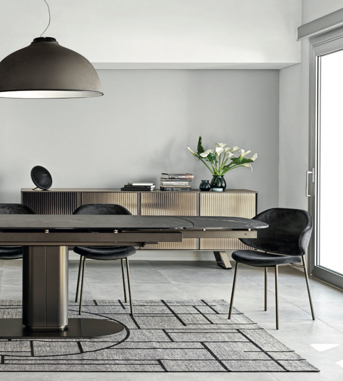 Calligaris CAMEO – oval udtrækkelig spise-/mødebord med central kolonne i metal og top i keramik eller træ