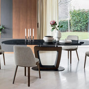 Calligaris ORBITAL – udtrækkeligt spisebord med oval form og central fod, designet af Pininfarina  ￼