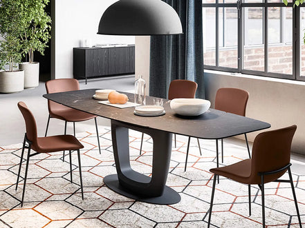 Calligaris ORBITAL – udtrækkeligt spisebord med oval form og central fod, designet af Pininfarina  ￼