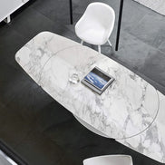 Calligaris ORBITAL – udtrækkeligt spisebord med oval form og central fod, designet af Pininfarina  ￼