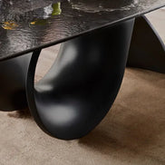 Calligaris SEASHELL – skulpturalt spisebord med base i beton og bordplade i hærdet glas eller keramik, designet af Gino Carollo