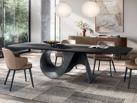 Calligaris SEASHELL – skulpturalt spisebord med base i beton og bordplade i hærdet glas eller keramik, designet af Gino Carollo