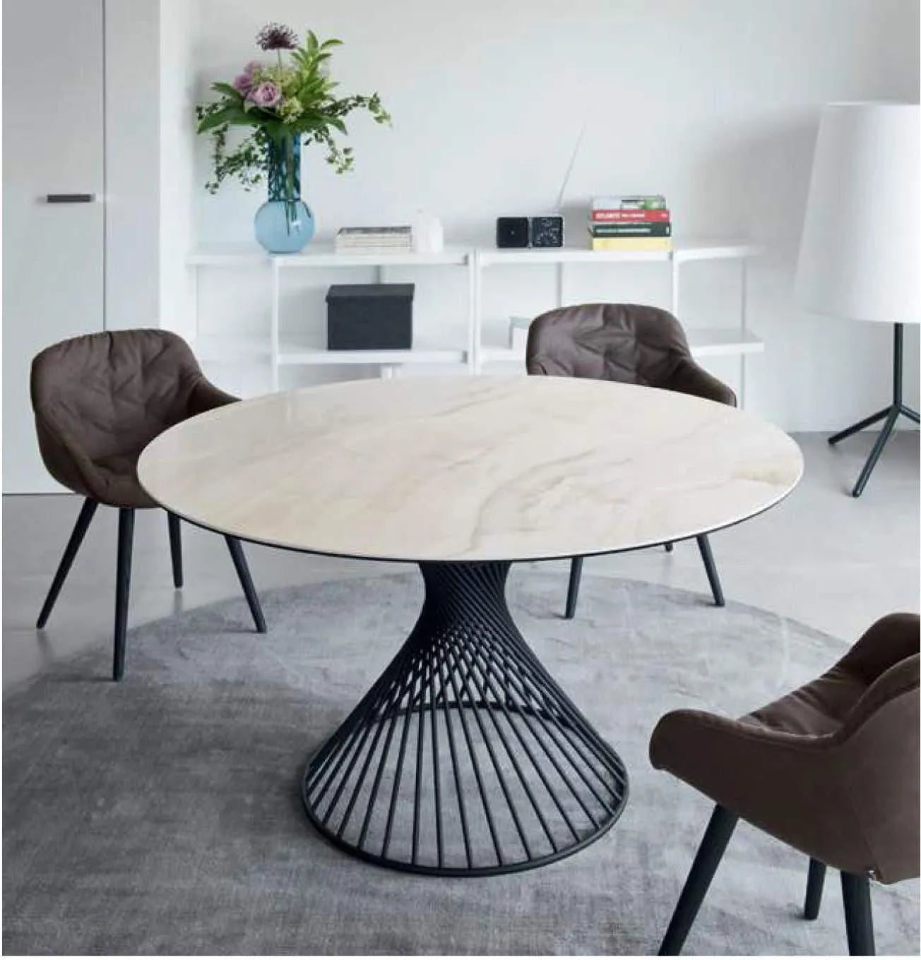 Calligaris VORTEX Bord Ø120 cm – rundt spise-/mødebord i hærdet glas eller glass-keramik med spiralformet metalfod