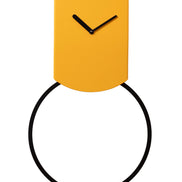 COVO Tovi Pendul Vægur – minimalistisk vægur med pendul (L 30 × B 3,8 × H 53,5 cm), stål i flere farver: hvid, sort, guld-gul, turkis