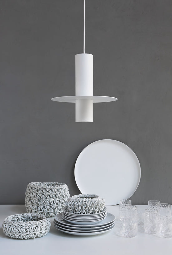 Kreis Pendellampe – elegant hængelampe i metalskive og opalhvid glas, Ø 60 cm, italiensk design