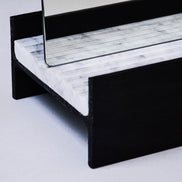 Iannis Eleganza Riflessa Gulv‑Spejl – fritstående, elegant spejl med base i marmor og stål, 60 × 180 cm, italiensk design