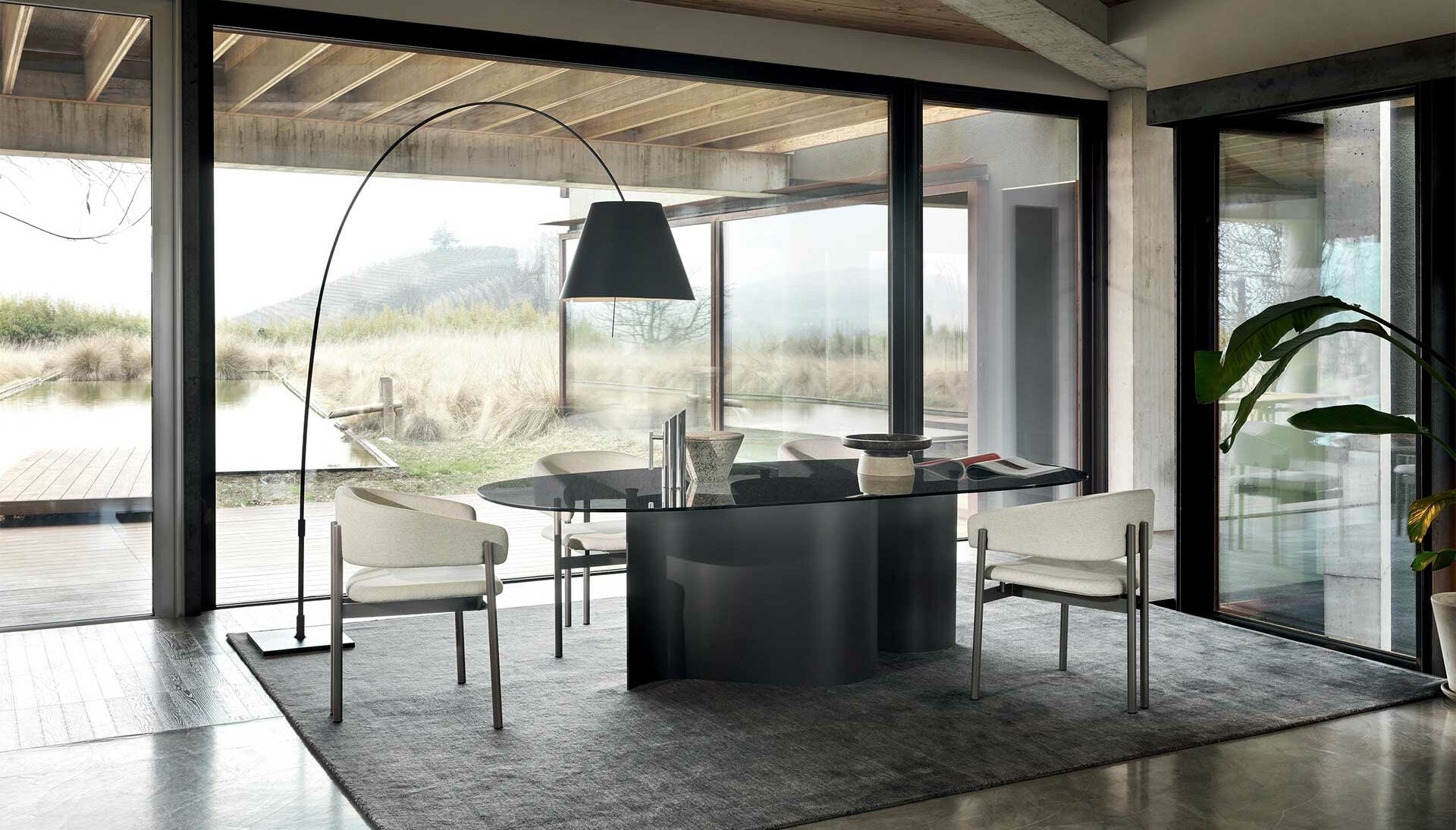 Ditre Italia Doon Spisebord – Skulpturelt Design i Marmor og Metal